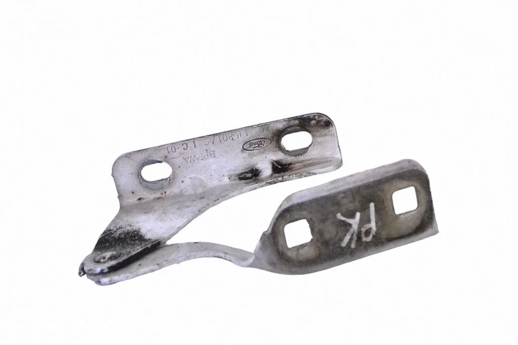 Motora pārsega eņģe (-es) 6C1116801AC