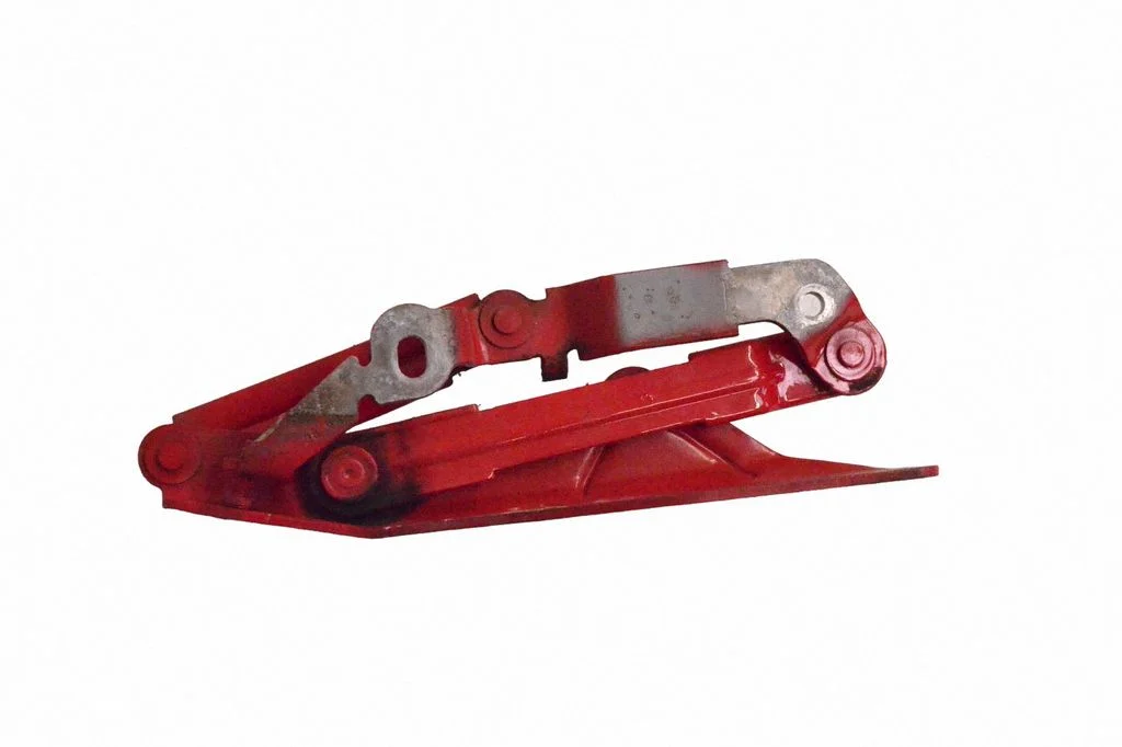 Engine bonnet/hood hinges 8J0823302H