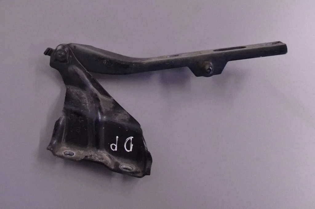 Motora pārsega eņģe (-es) 8R0823302A
