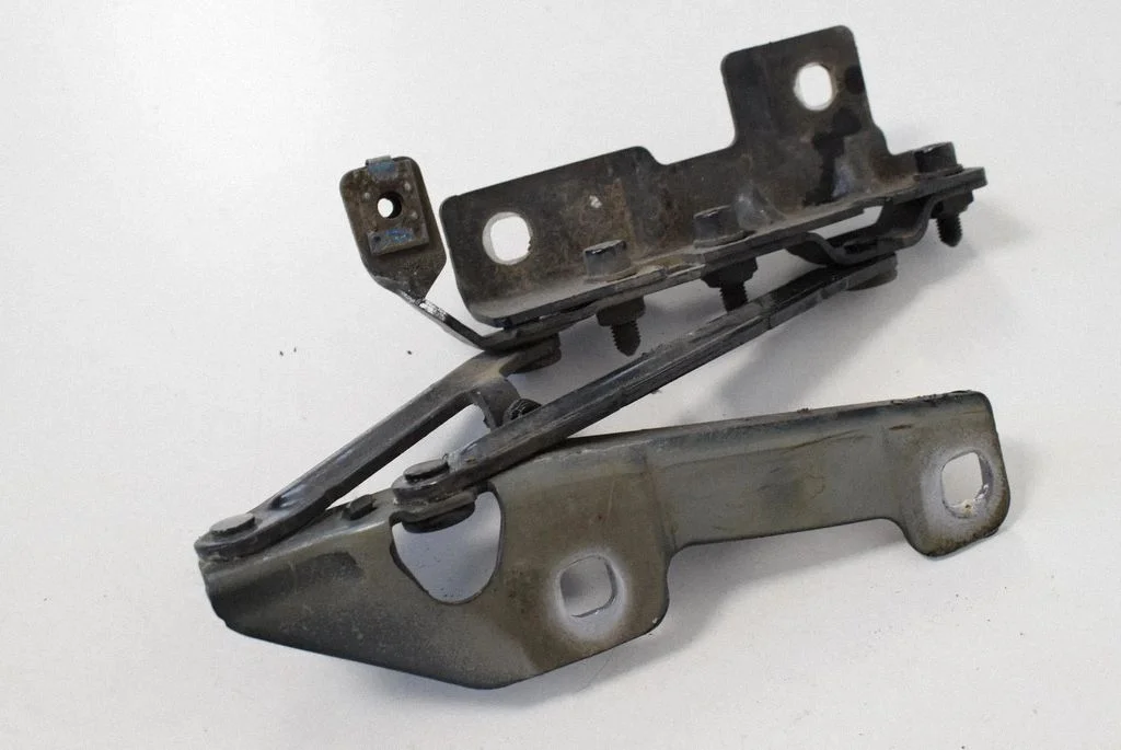 Engine bonnet/hood hinges – Opel Insignia A (2008-2017)