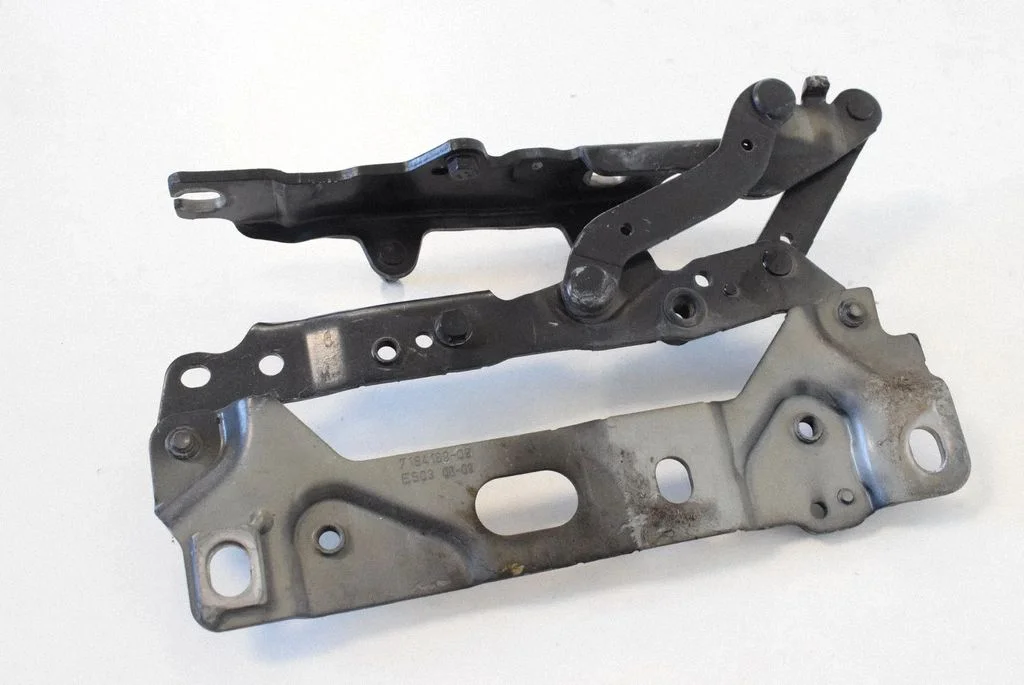 Engine bonnet/hood hinges – BMW 7 Series F01 F02 F03 F04 (2008-2016)