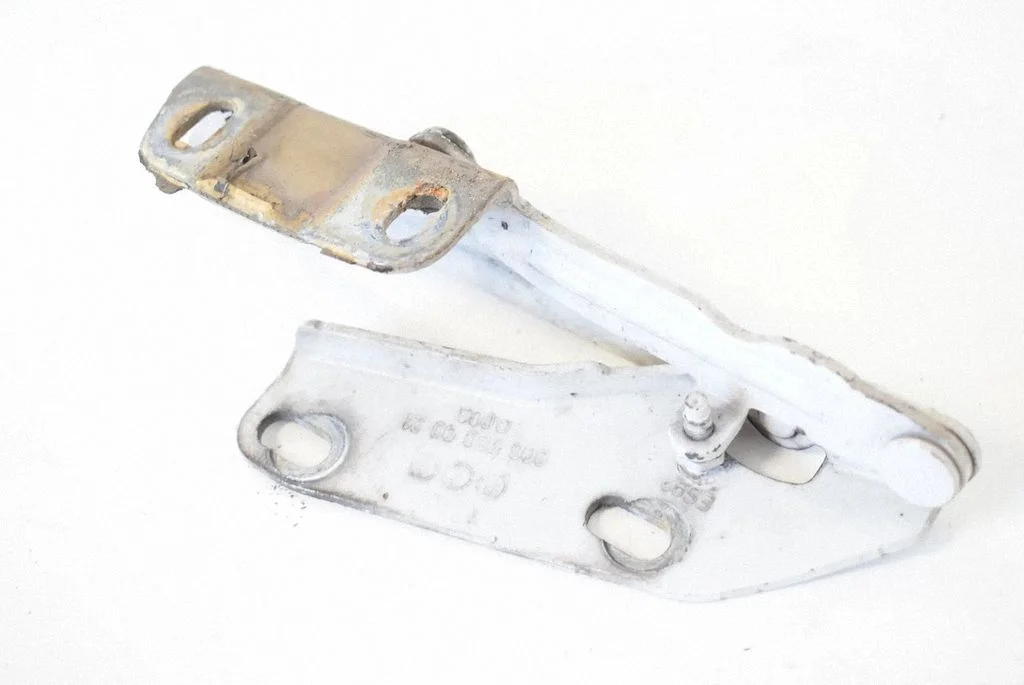 Engine bonnet/hood hinges – Mercedes-Benz Sprinter W906 (2006-2018)