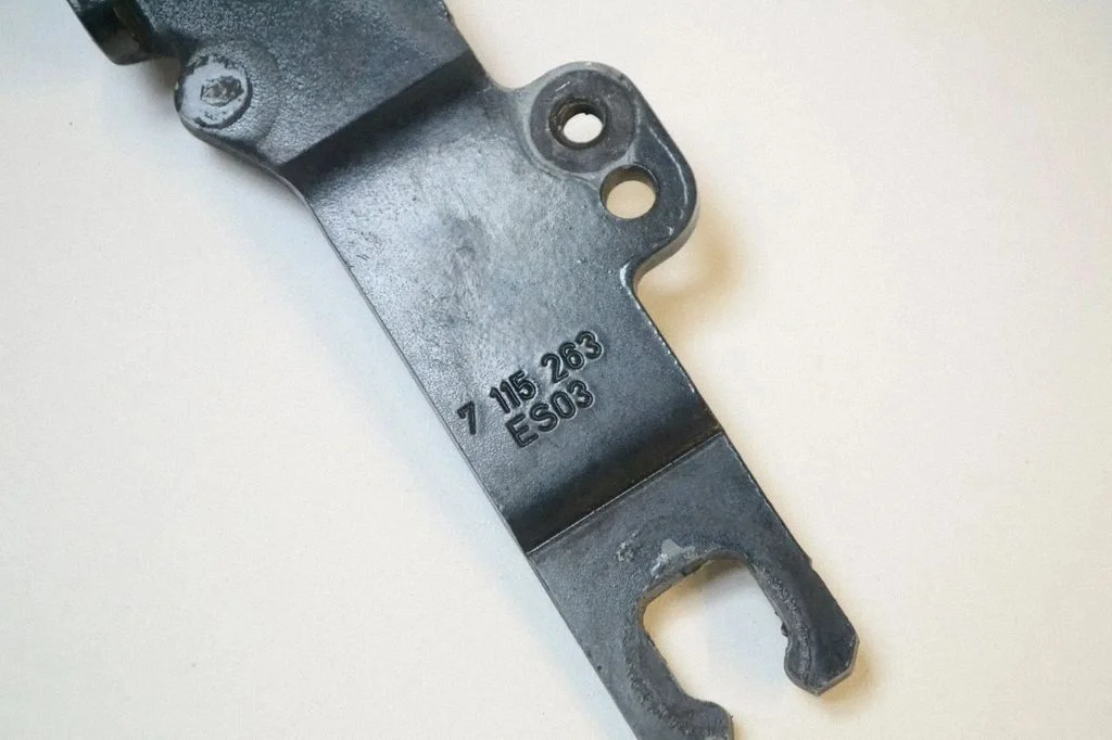 Engine bonnet/hood hinges – BMW 3 Series E90 E91 (2005-2012)