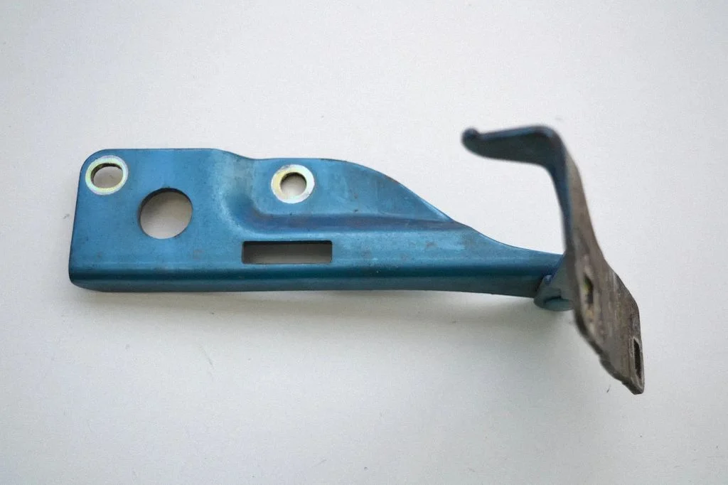 Mootorikapoti hinged – parem