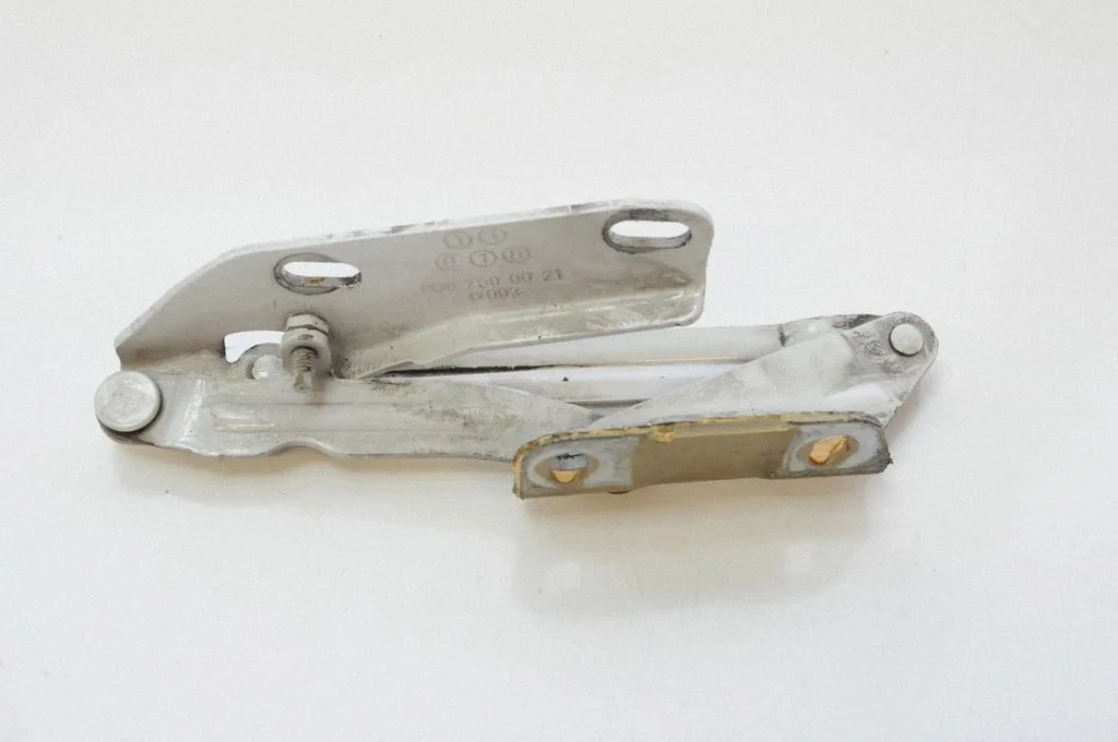 Engine bonnet/hood hinges – Mercedes-Benz Sprinter W906 (2006-2018)