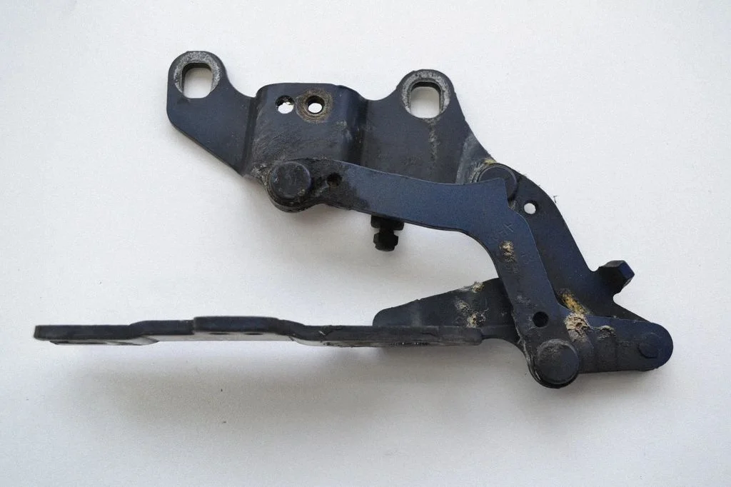 Engine bonnet/hood hinges – BMW 3 Series E90 E91 (2005-2012)
