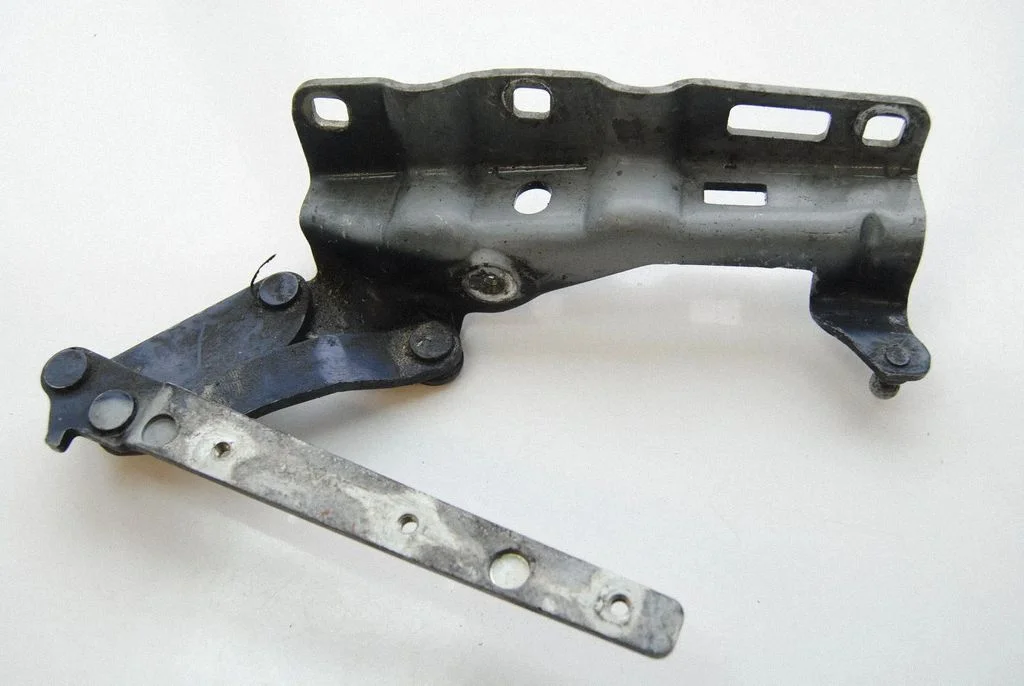 Engine bonnet/hood hinges – Mercedes-Benz CLK-Class A209 C209 (2002-2009)