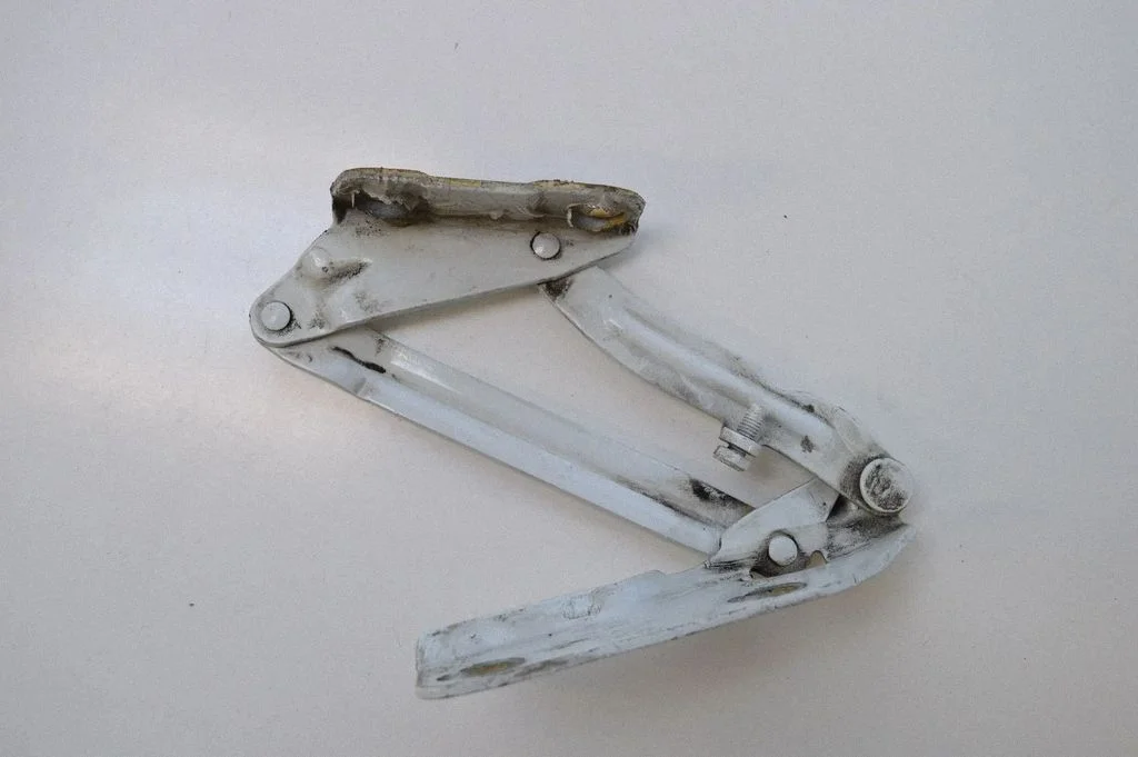 Engine bonnet/hood hinges – Mercedes-Benz Sprinter W906 (2006-2018)