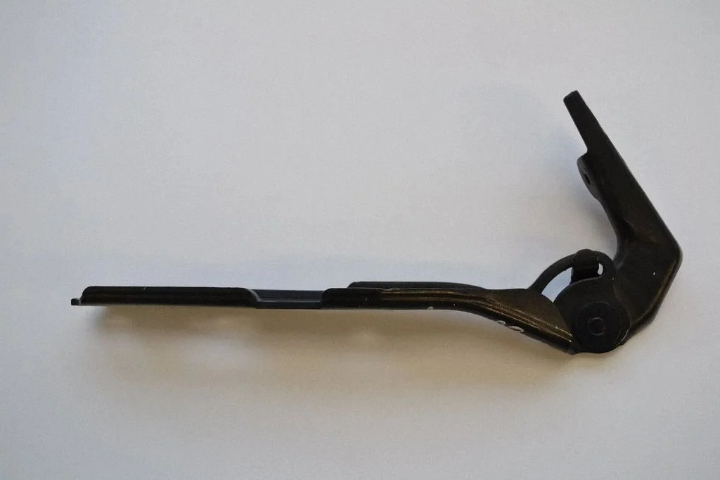Motora pārsega eņģe (-es) – Audi A4 S4 B7 8E 8H (2005-2008)