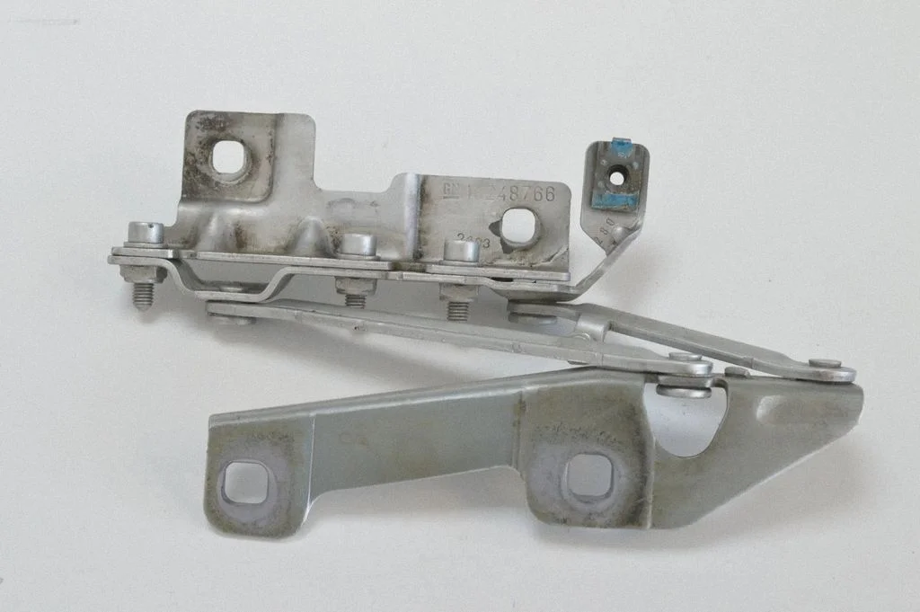 Engine bonnet/hood hinges 12841601