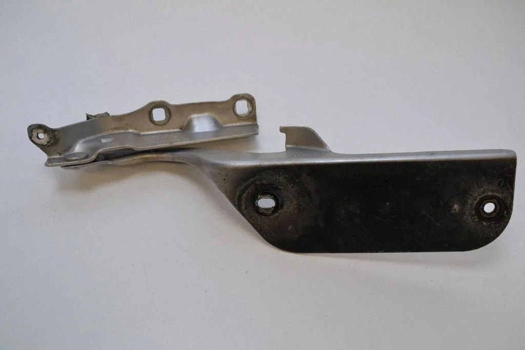 Motora pārsega eņģe (-es) 55394475ABS