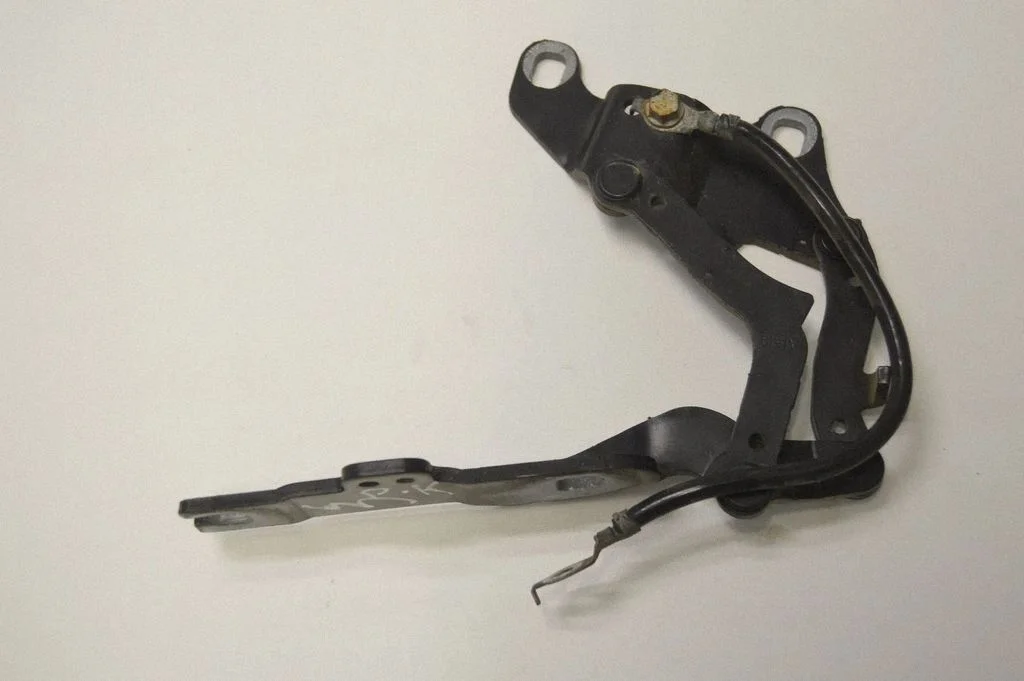 Engine bonnet/hood hinges – BMW 3 Series E90 E91 (2005-2012)