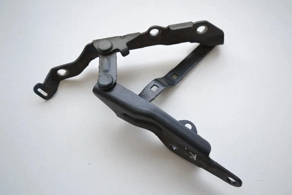 Engine bonnet/hood hinges – left