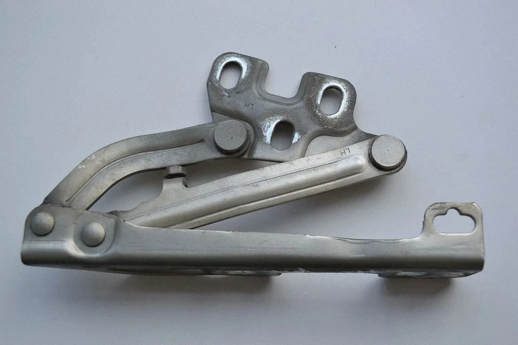 Motora pārsega eņģe (-es) GM13186923