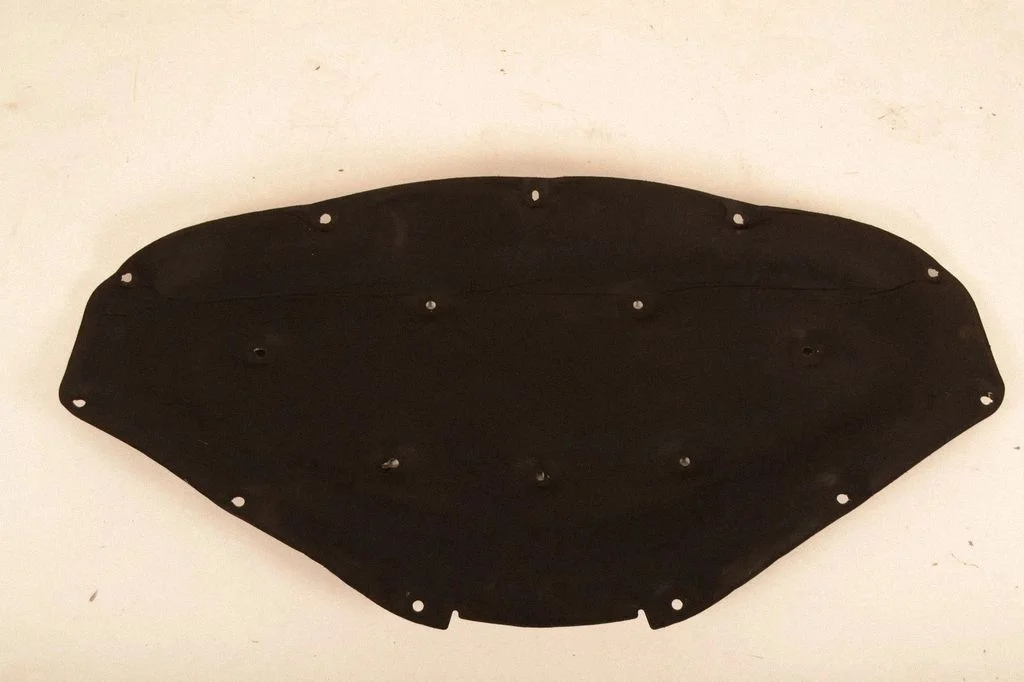 Engine bonnet/hood sound/heat insulation