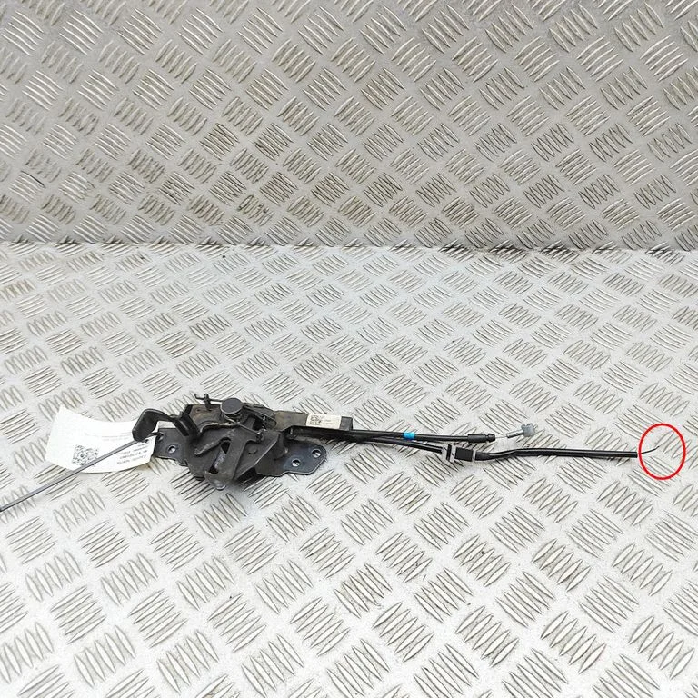 Motora pārsega slēdzene 81130J7900