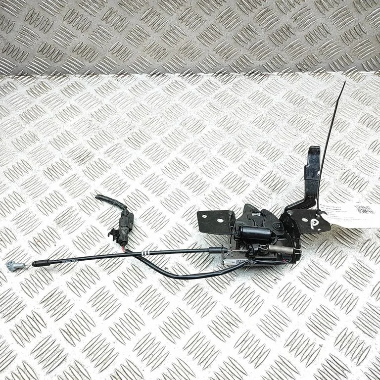 Motora pārsega slēdzene 81130G5900