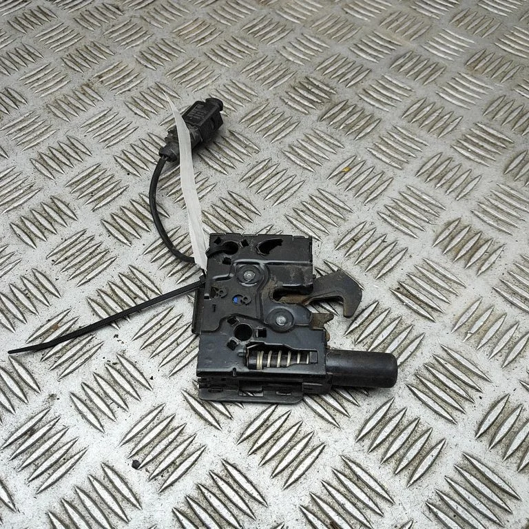 Mootorikapoti lukk 80A823509