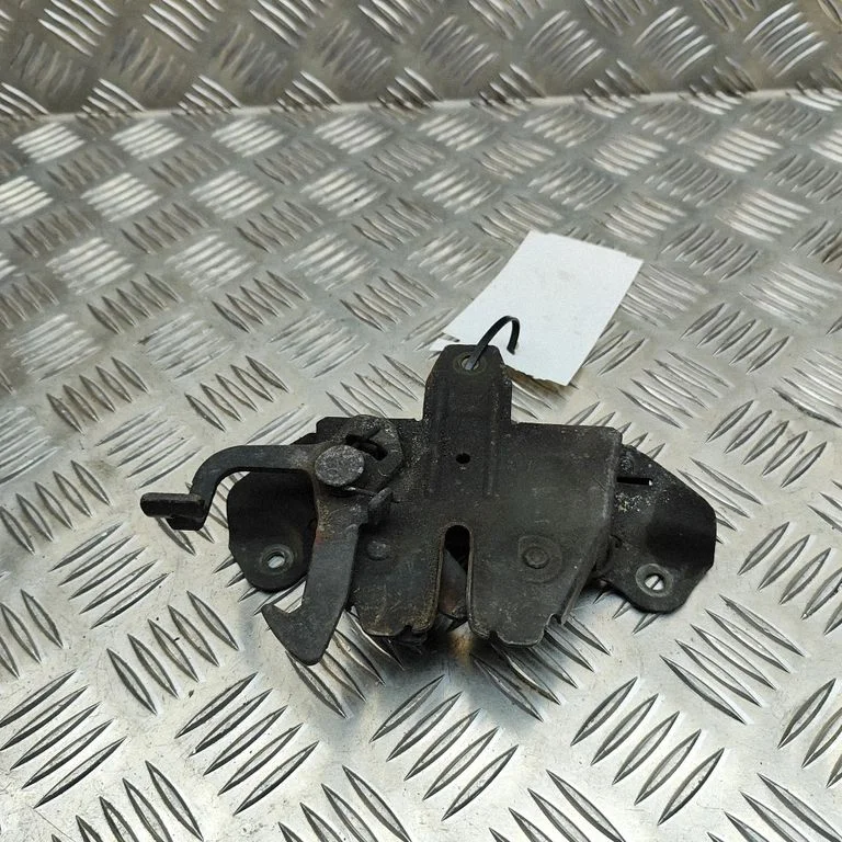 Motora pārsega slēdzene MR144487