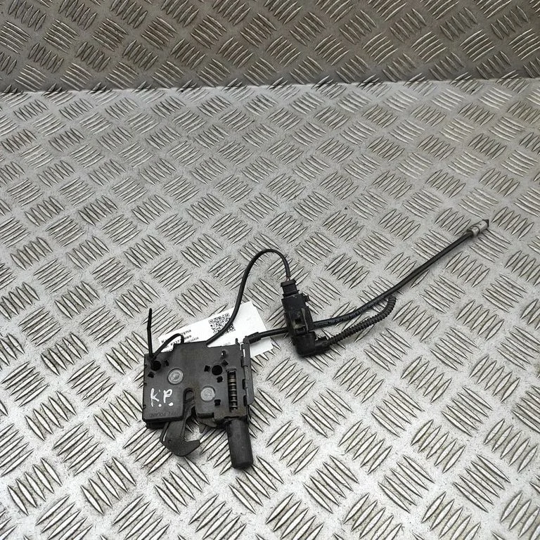 Motora pārsega slēdzene 2GA823509