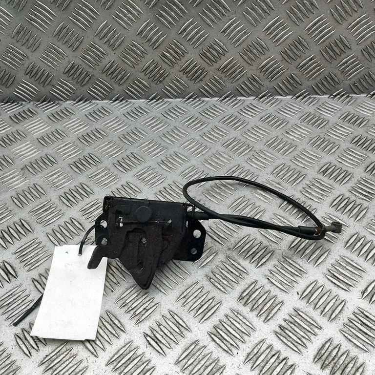 Motora pārsega slēdzene 811304H000