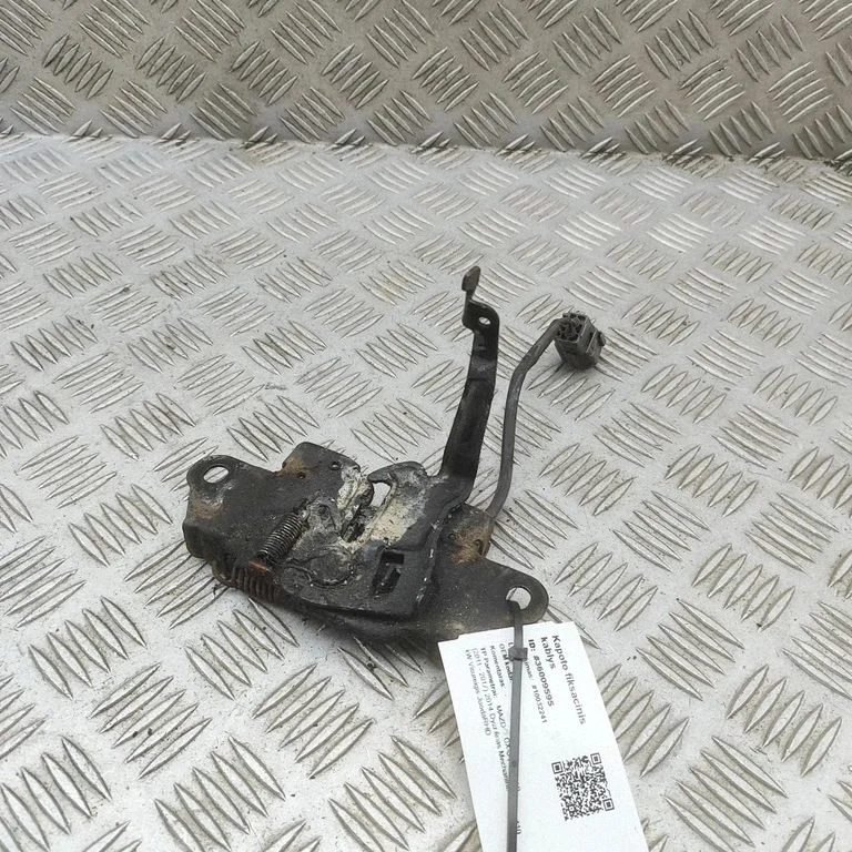Motora pārsega slēdzene KD7756620B