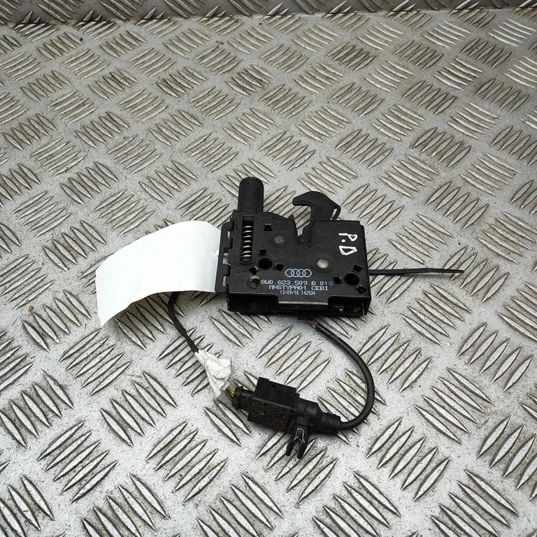 Motora pārsega slēdzene 8W0823509B
