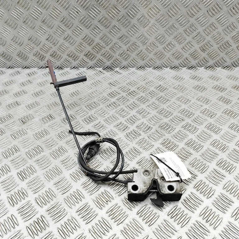 Motora pārsega slēdzene 7C0823509