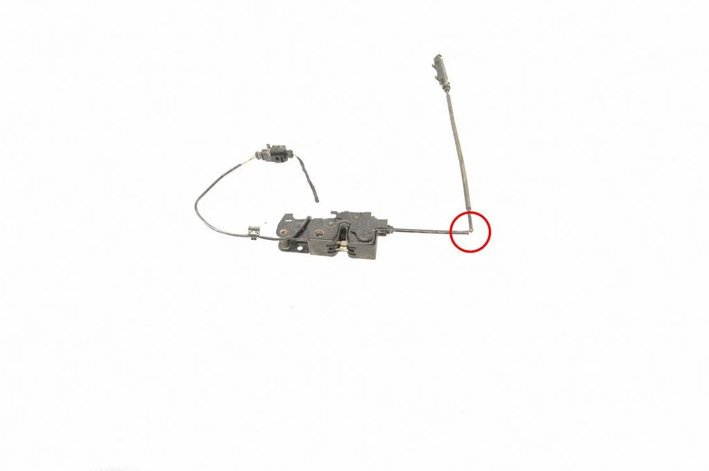 Motora pārsega slēdzene 8T0823509