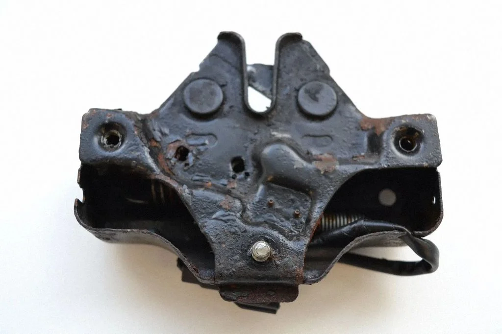 Engine bonnet/hood lock/catch – Lexus IS 220D-250-350 (2006-2013)