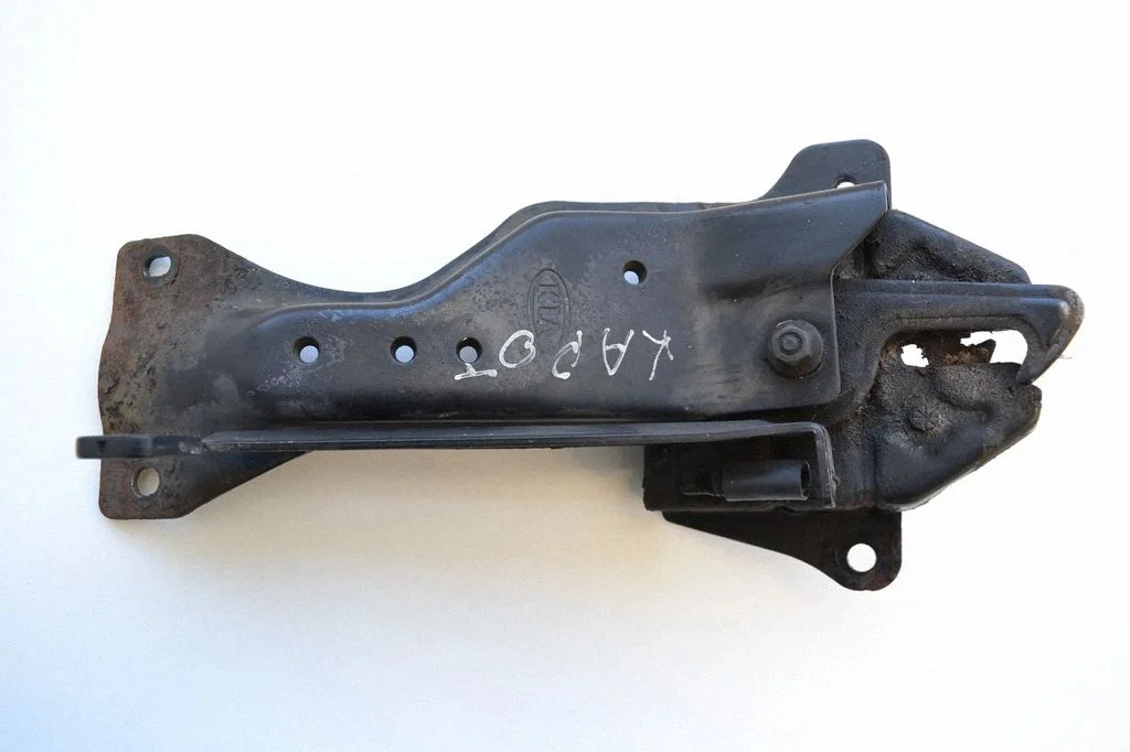 Engine bonnet/hood lock/catch