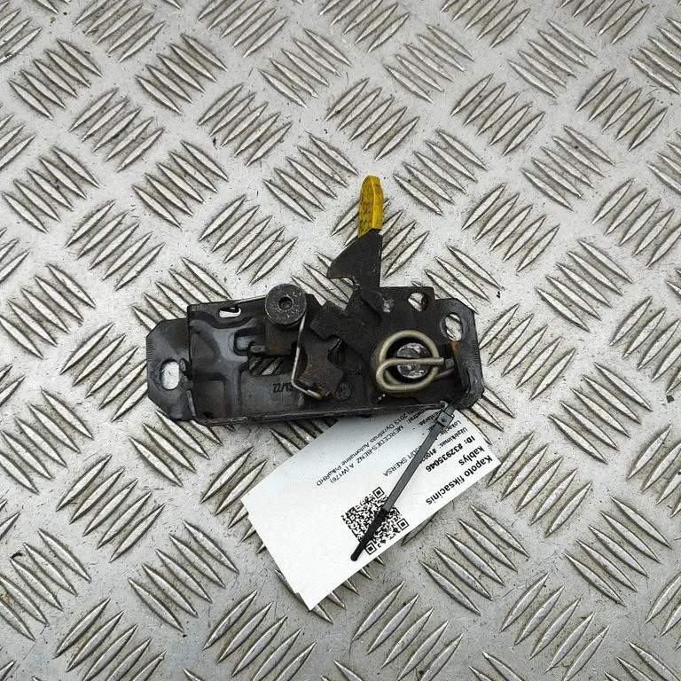 Motora pārsega slēdzene A2468800460