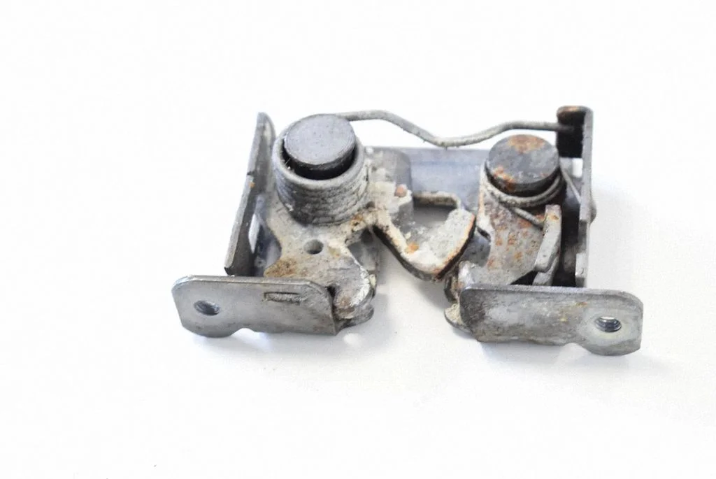 Engine bonnet/hood lock/catch