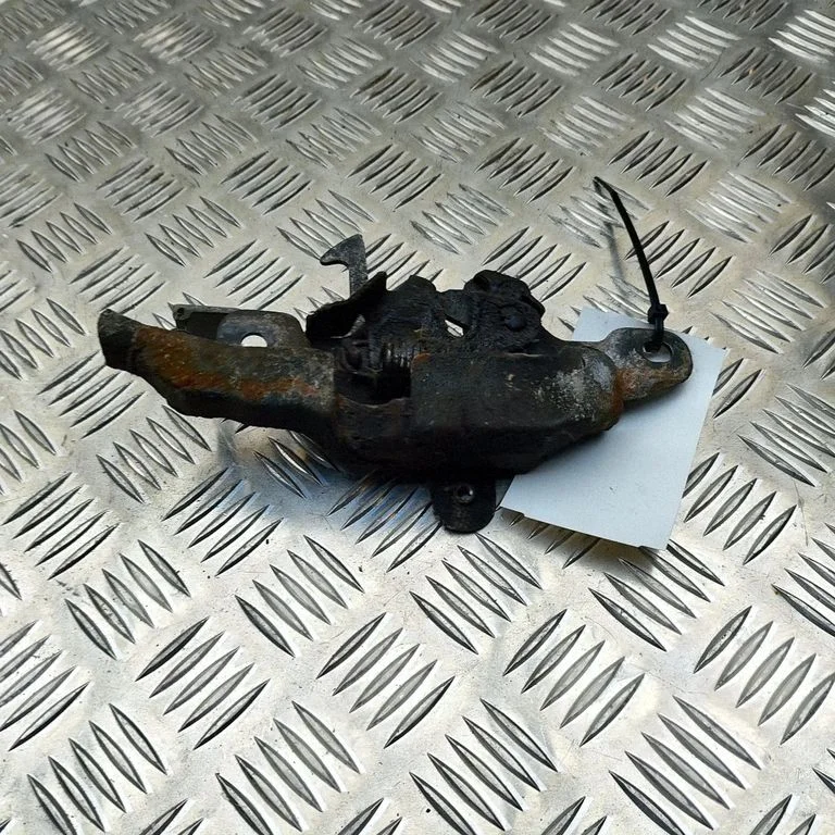 Motora pārsega slēdzene 5351035100