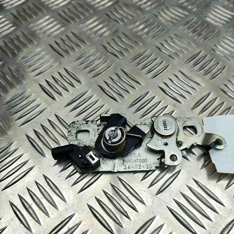 Motora pārsega slēdzene 9821652480