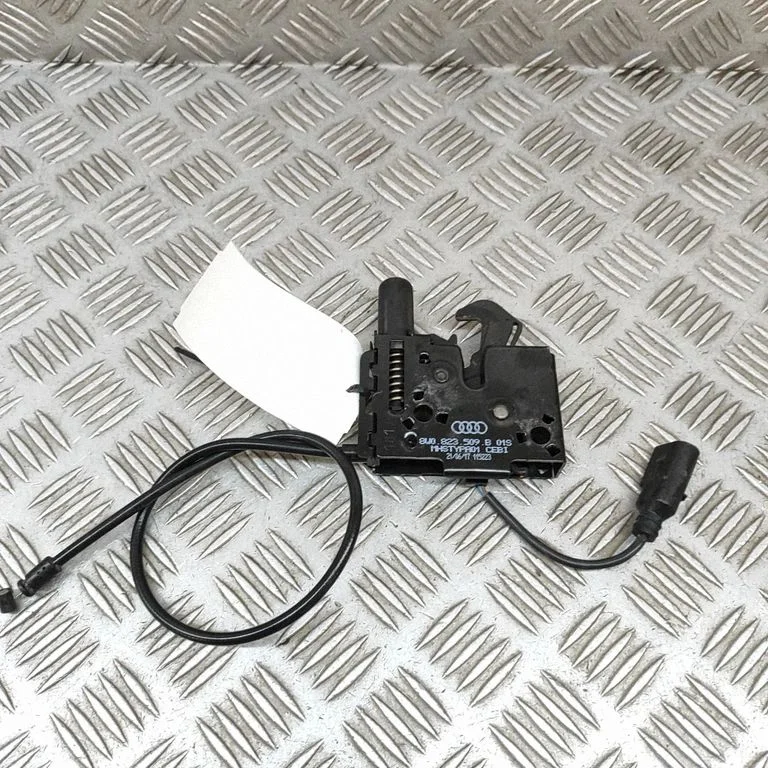 Motora pārsega slēdzene 8W0823509B
