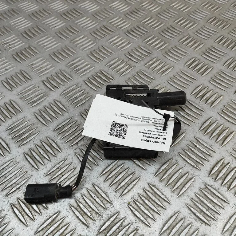 Motora pārsega slēdzene 3V0823509B