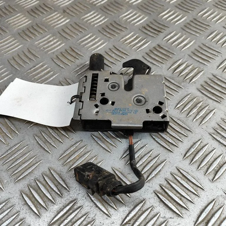 Engine bonnet/hood lock/catch 4M8823509A – Audi RS Q8 (2019-)