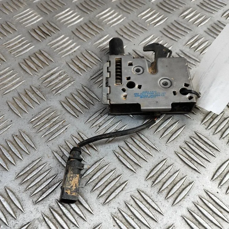 Engine bonnet/hood lock/catch 4M8823509A – Audi RS Q8 (2019-)
