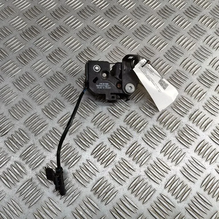 Motora pārsega slēdzene 50547307