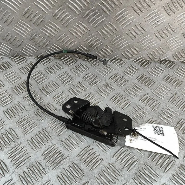 Motora pārsega slēdzene 811303W900