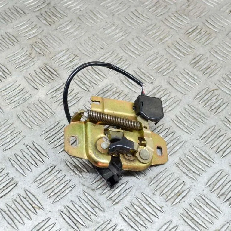 Engine bonnet/hood lock/catch