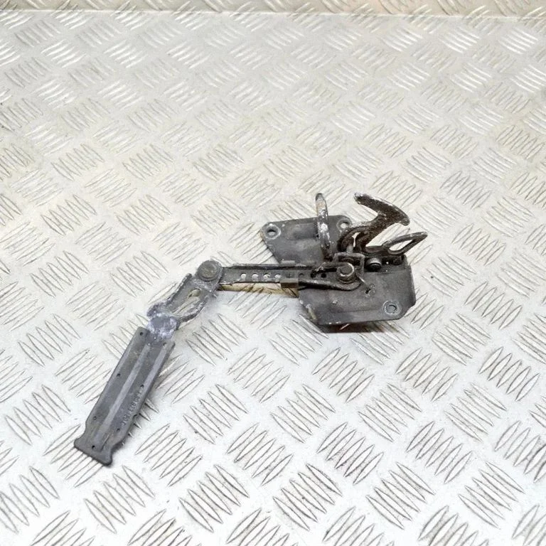Motora pārsega slēdzene 4B0823480C