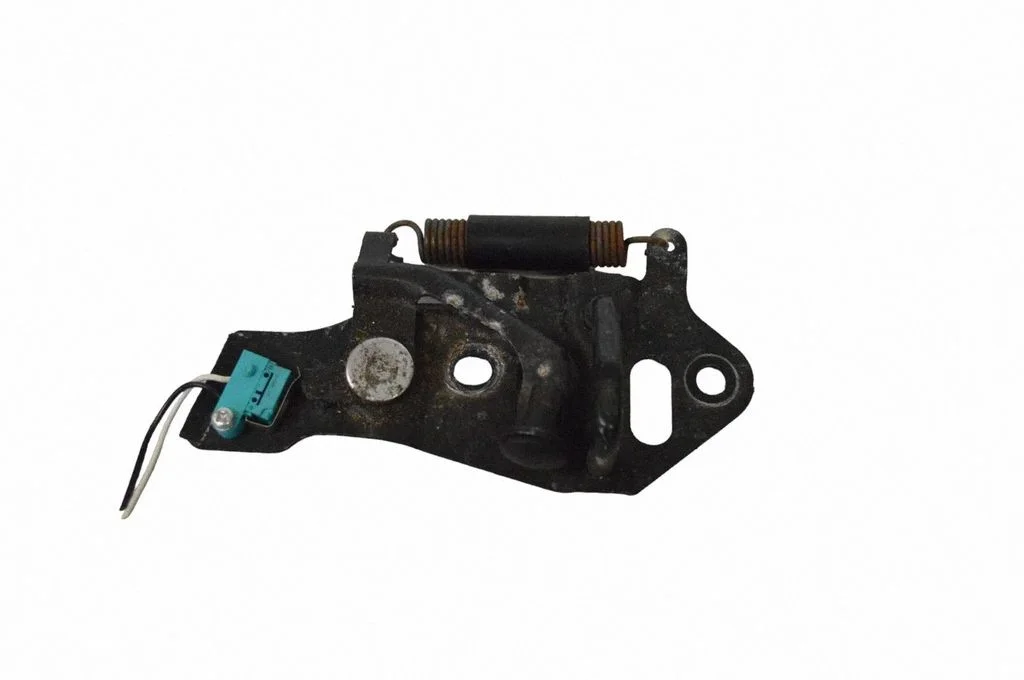 Engine bonnet/hood lock/catch