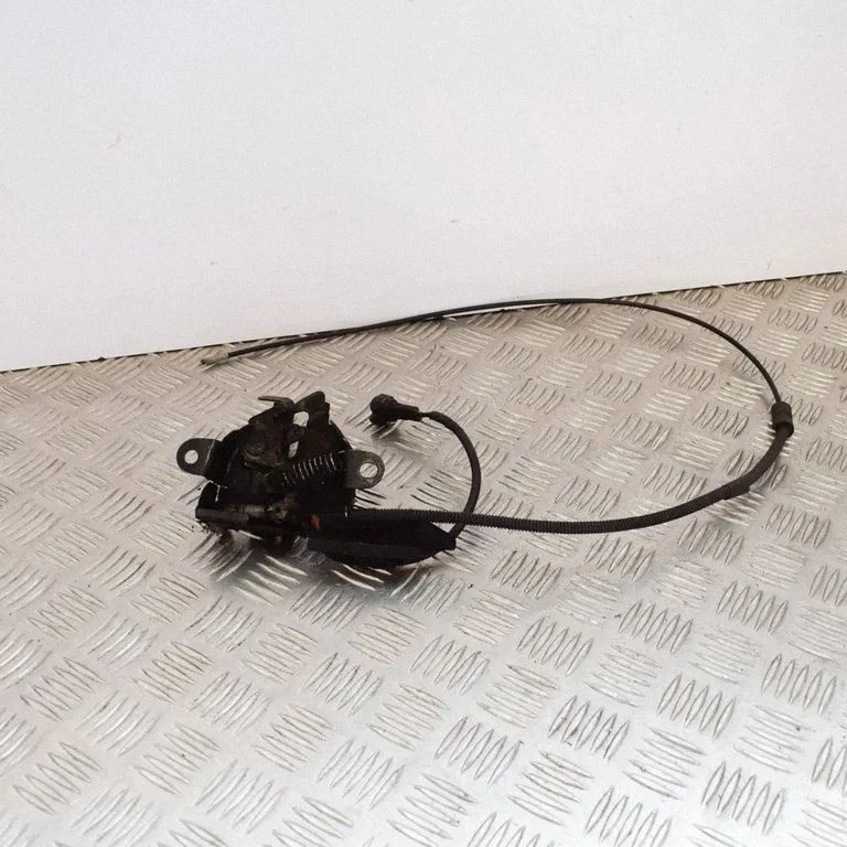 Engine bonnet/hood lock/catch
