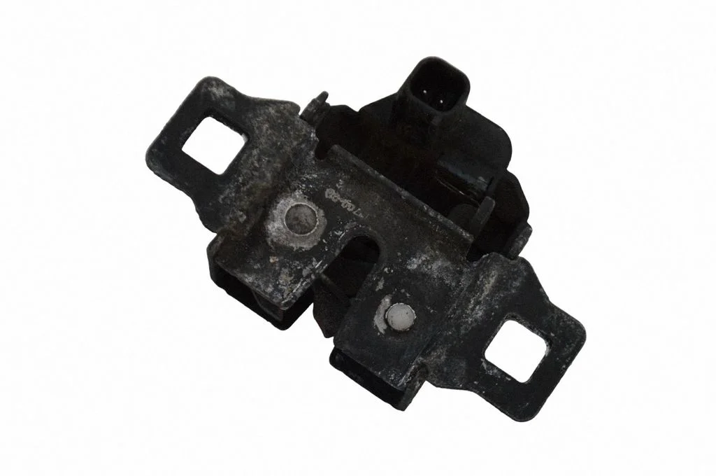 Engine bonnet/hood lock/catch