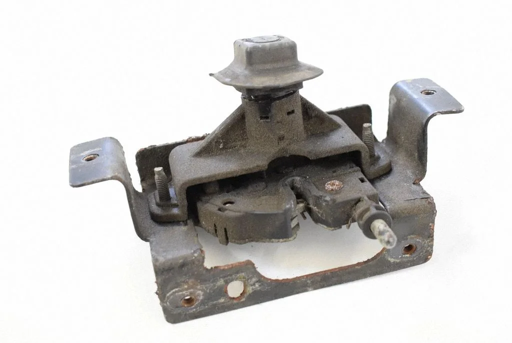 Motora pārsega slēdzene 6C1116774AC