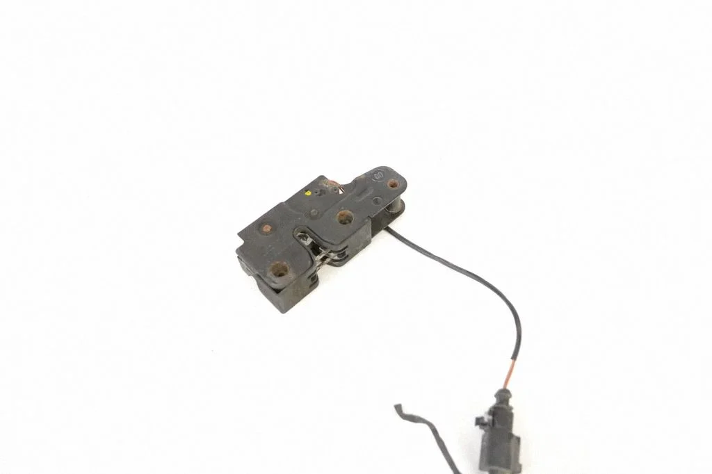 Motora pārsega slēdzene 4L0923509