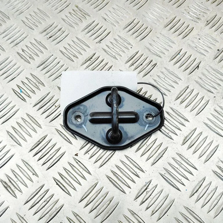 Motora pārsega slēdzenes cilpa 1374218400