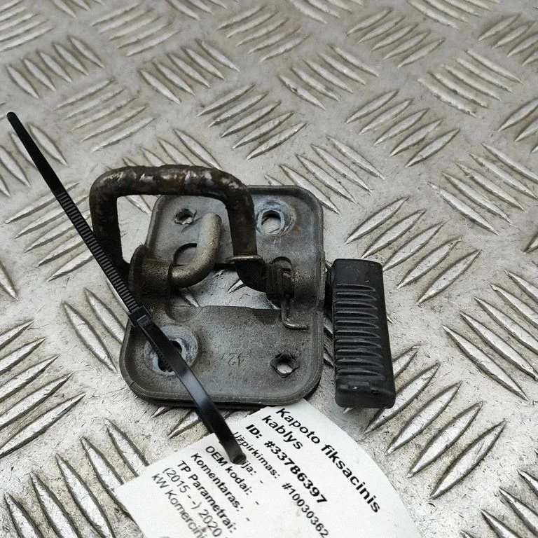 Motora pārsega slēdzenes cilpa 1K8823186F